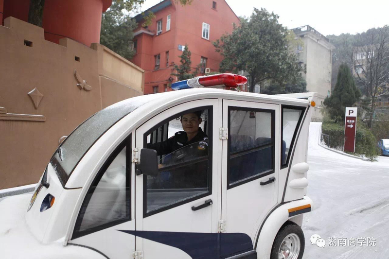 3 铲雪——保安.jpg